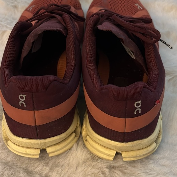 On Cloud Men's Maroon Athletic Shoes 10.5 - Picture 3 of 4